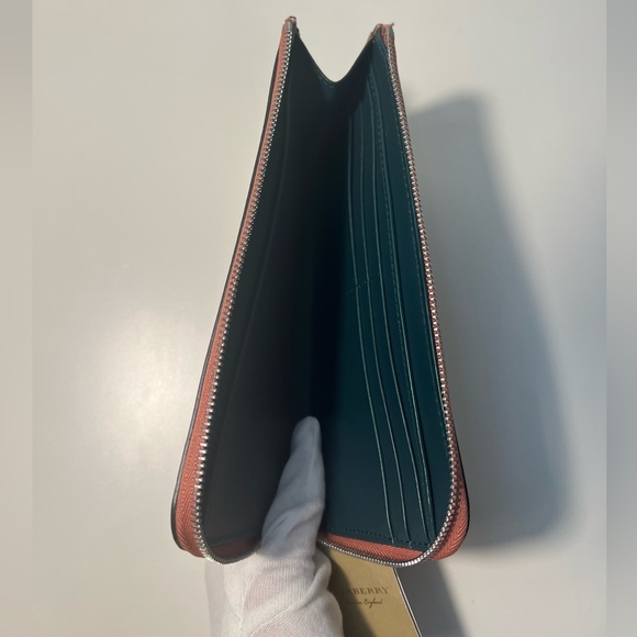 Burberry Marais Abbey Two Tone Leather Zippy Ziparound Wallet Passport Holder - Picture 12 of 16